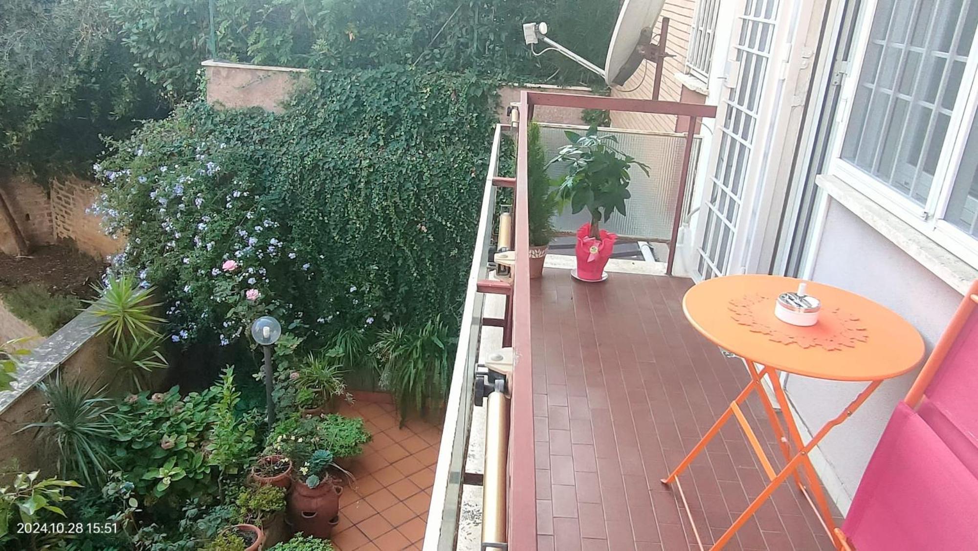 White Living R-Home Rome Bagian luar foto