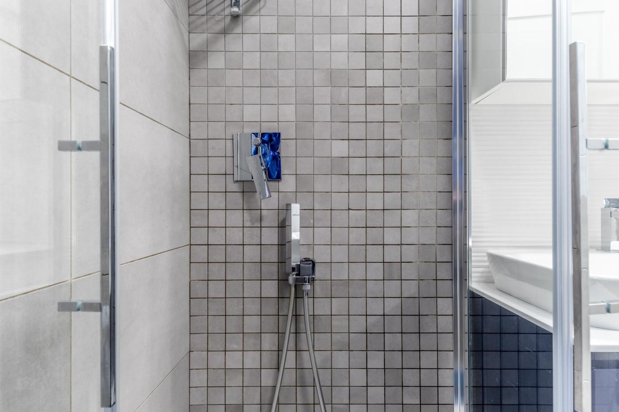 White Living R-Home Rome Bagian luar foto