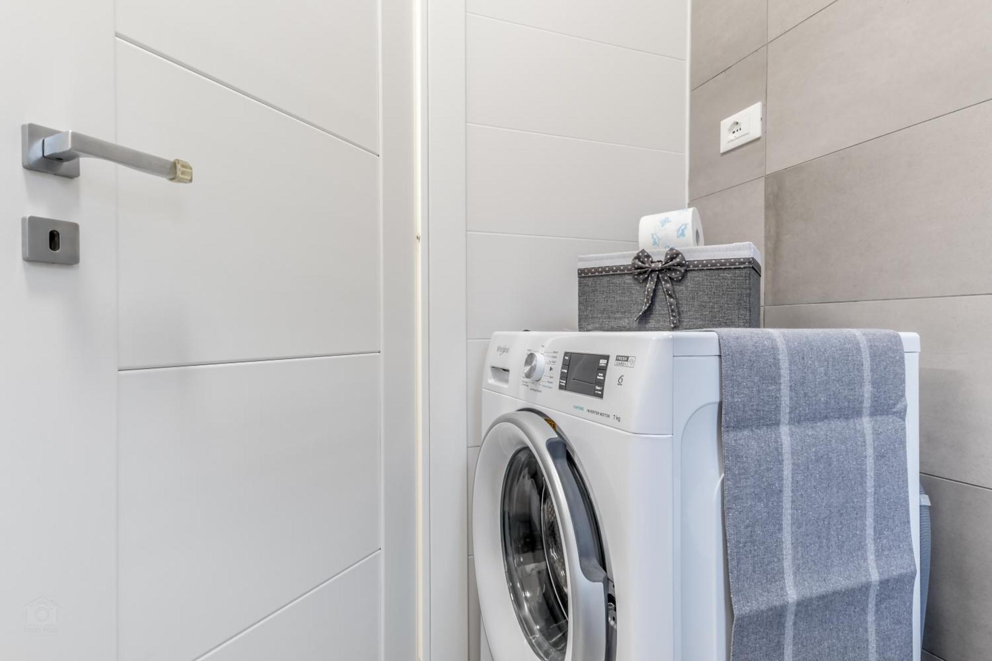 White Living R-Home Rome Bagian luar foto