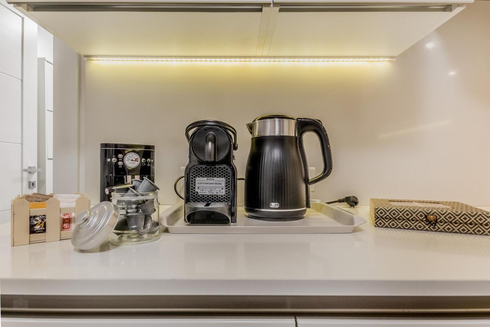 White Living R-Home Rome Bagian luar foto